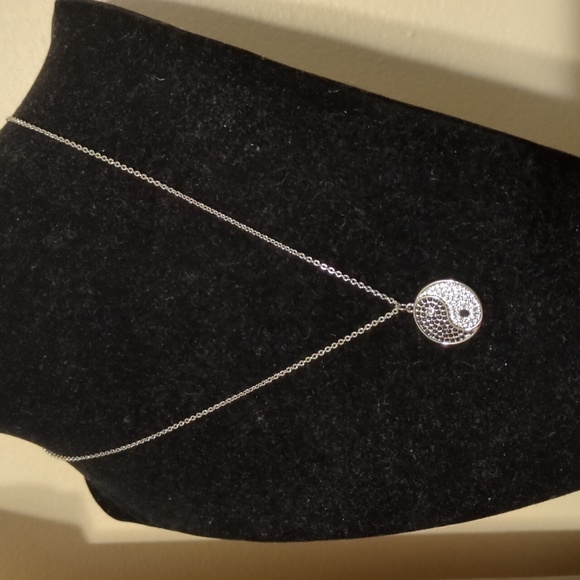 Yin and yang touchstone crystal necklace - Picture 2 of 4